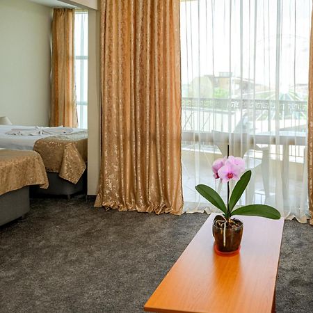 Paradise Hotel & Relax Center Pomorie Buitenkant foto