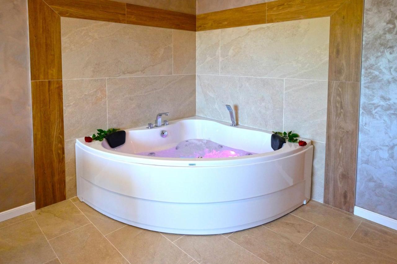 Paradise Hotel & Relax Center Pomorie Buitenkant foto