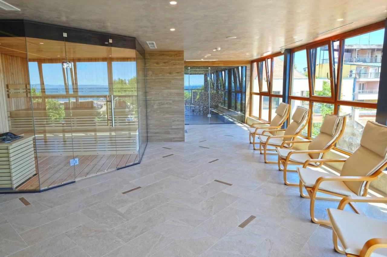 Paradise Hotel & Relax Center Pomorie Buitenkant foto