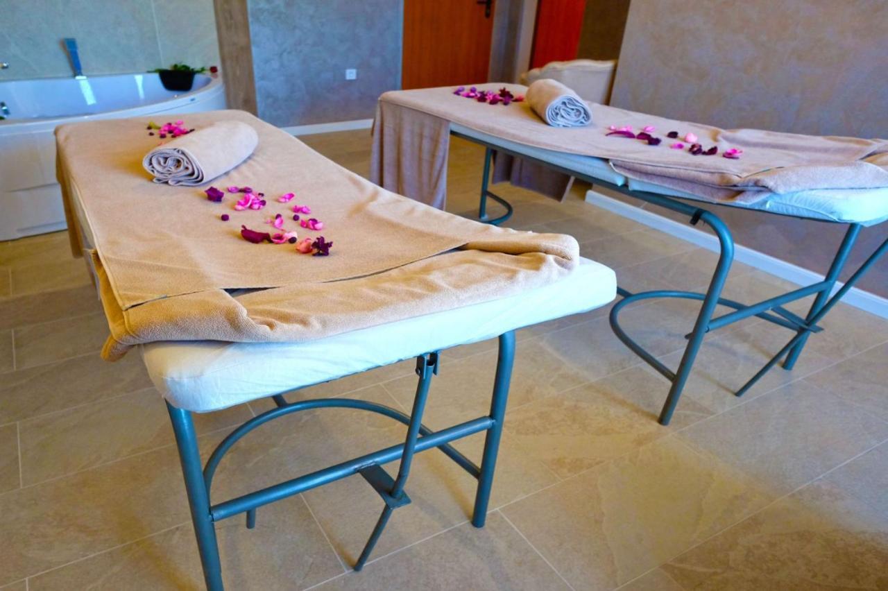 Paradise Hotel & Relax Center Pomorie Buitenkant foto