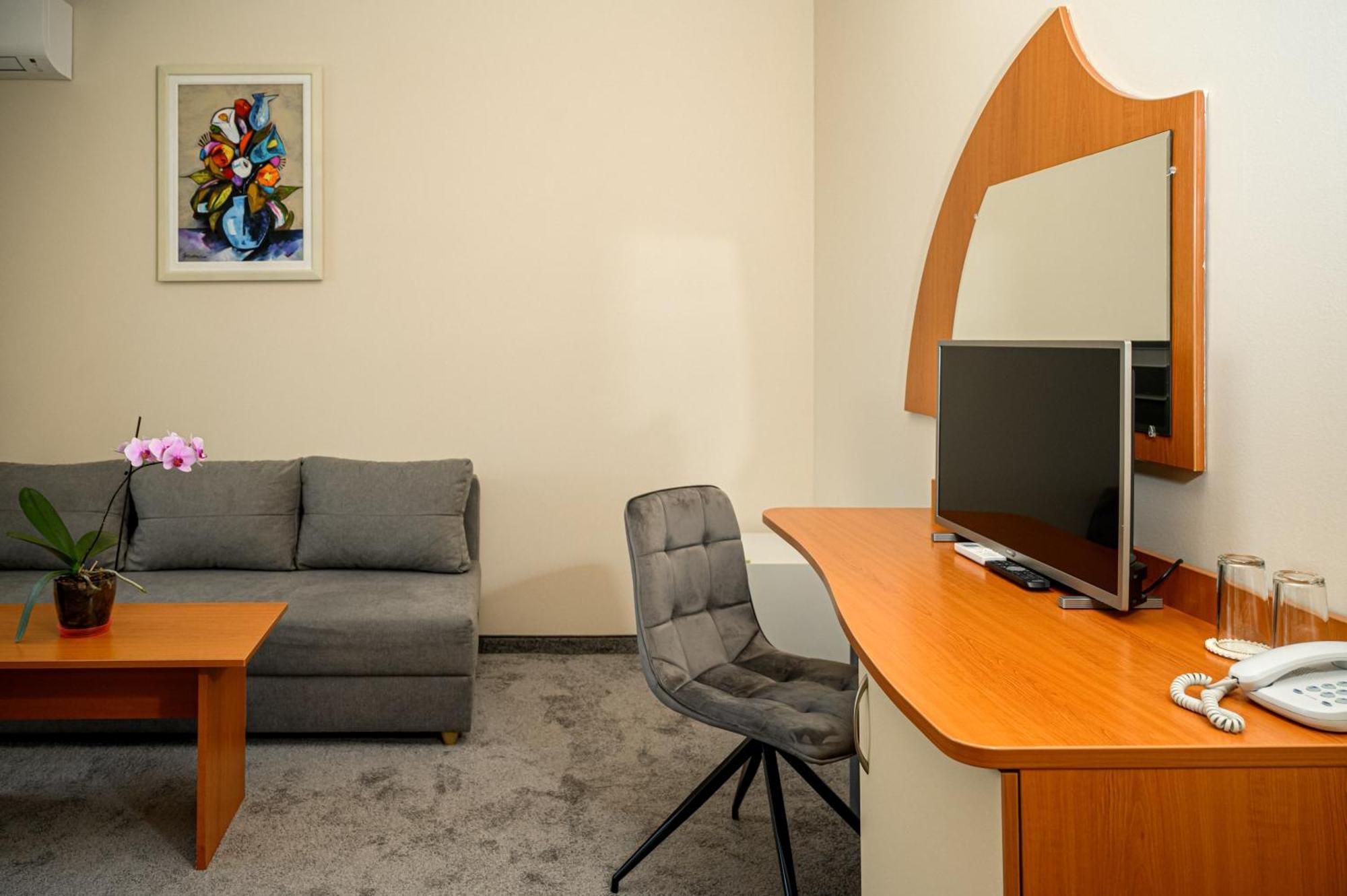 Paradise Hotel & Relax Center Pomorie Buitenkant foto