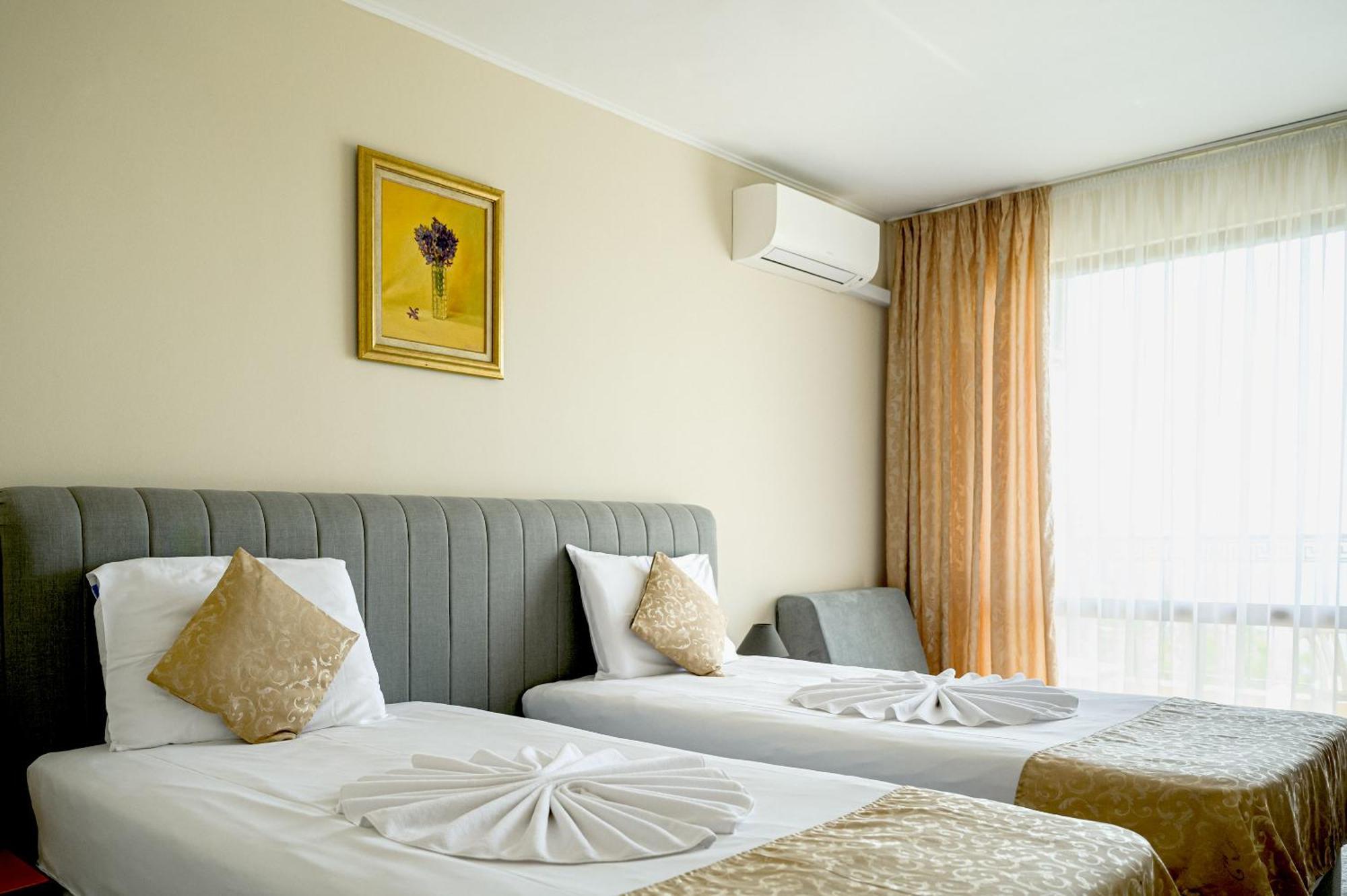 Paradise Hotel & Relax Center Pomorie Buitenkant foto