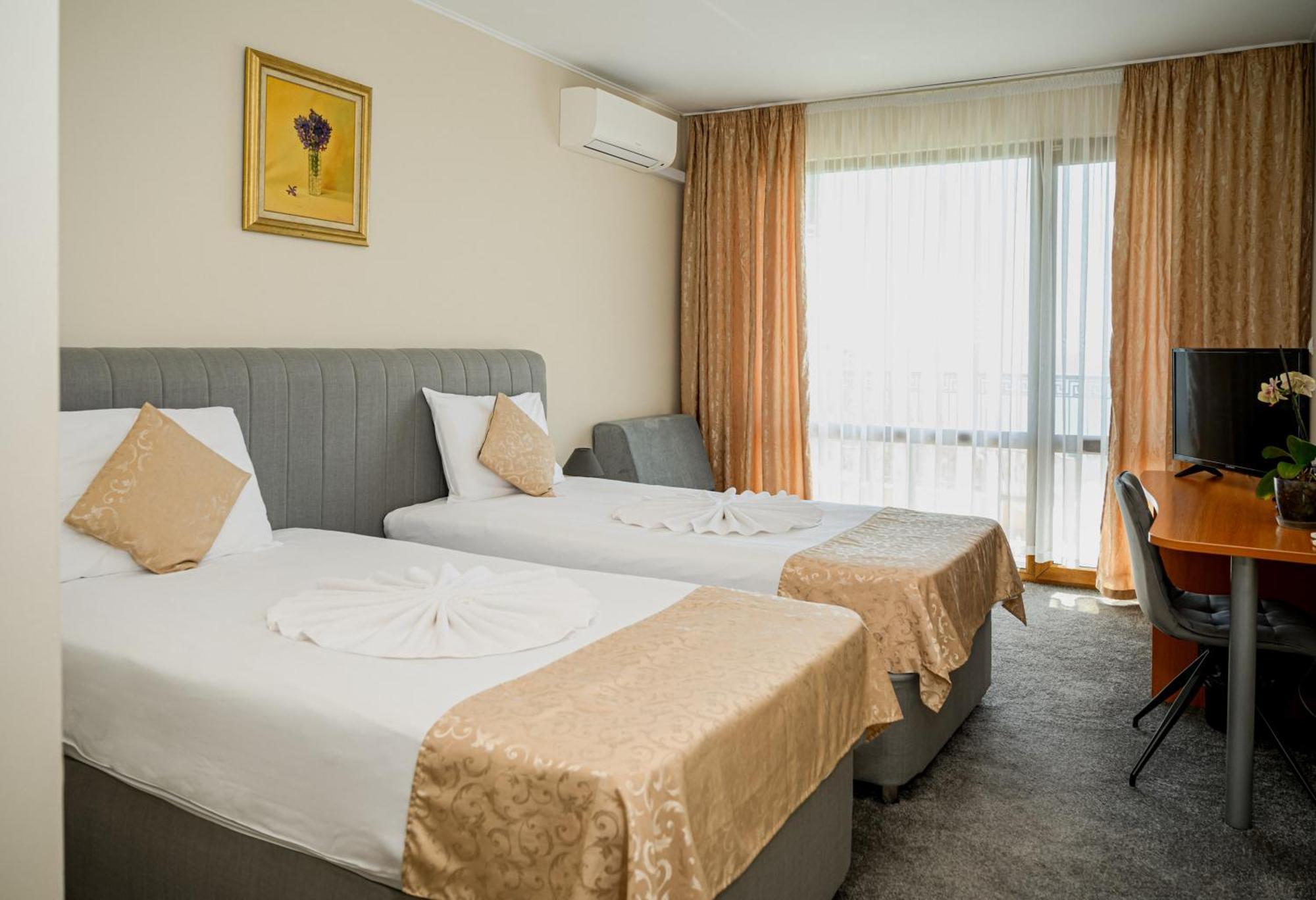Paradise Hotel & Relax Center Pomorie Buitenkant foto