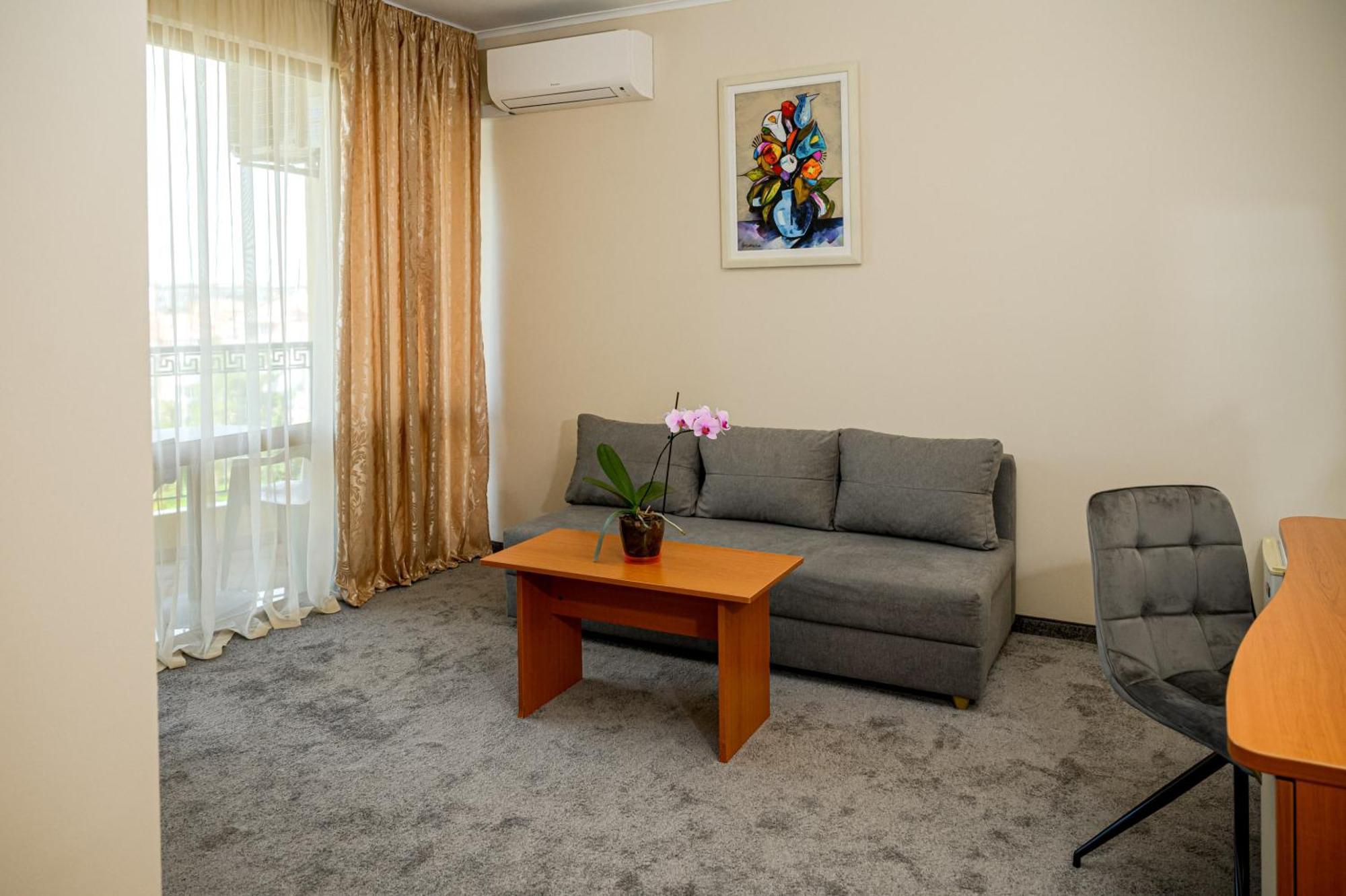 Paradise Hotel & Relax Center Pomorie Buitenkant foto