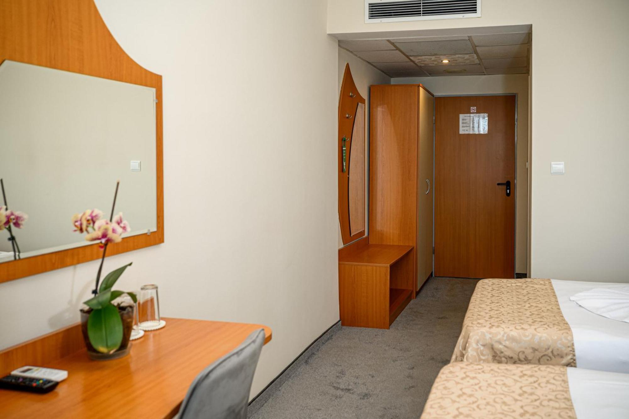 Paradise Hotel & Relax Center Pomorie Buitenkant foto