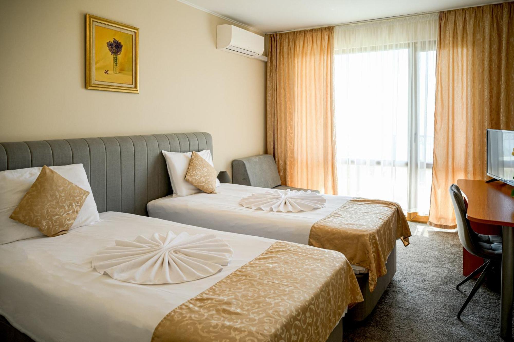 Paradise Hotel & Relax Center Pomorie Buitenkant foto