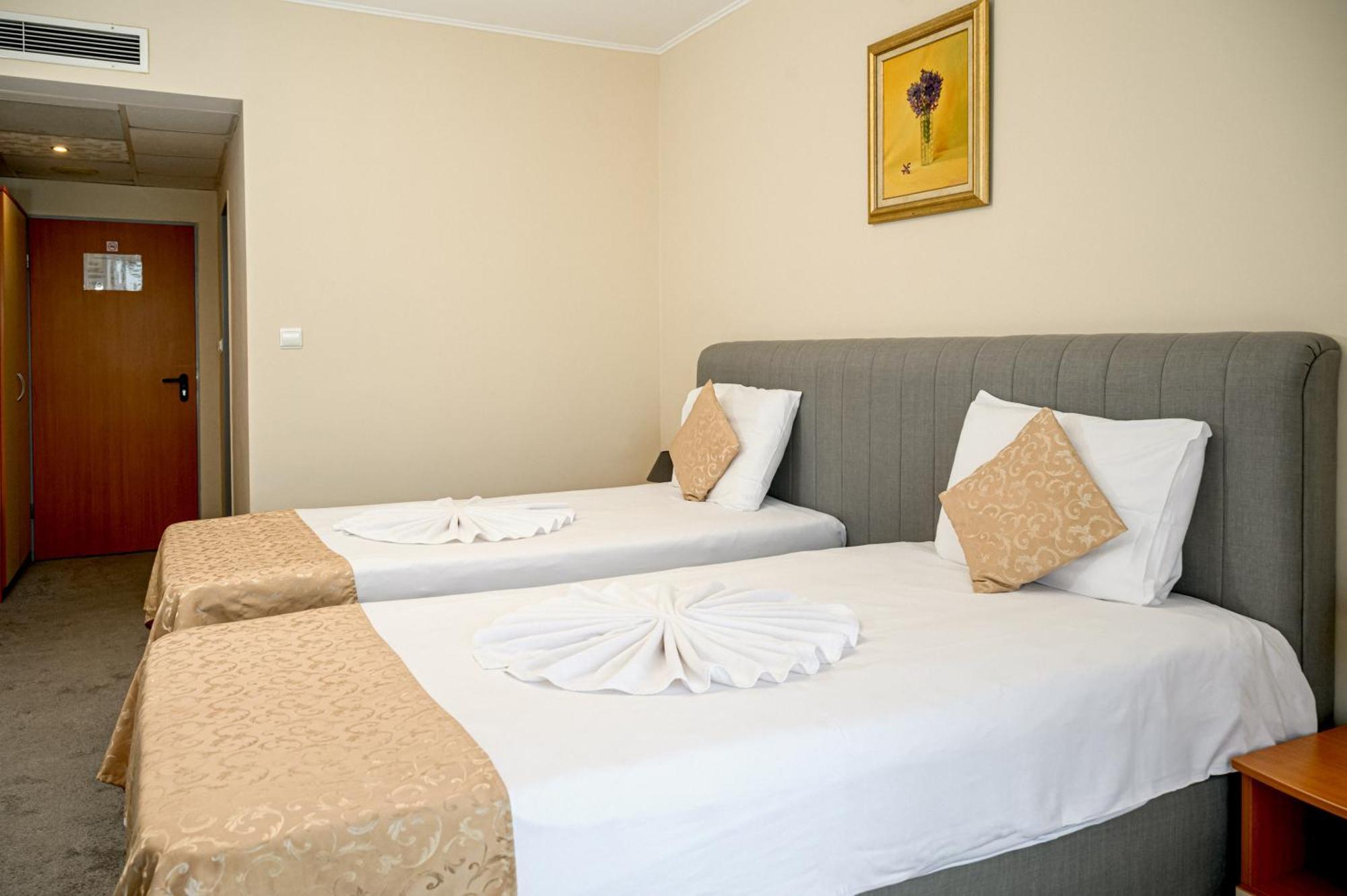 Paradise Hotel & Relax Center Pomorie Buitenkant foto