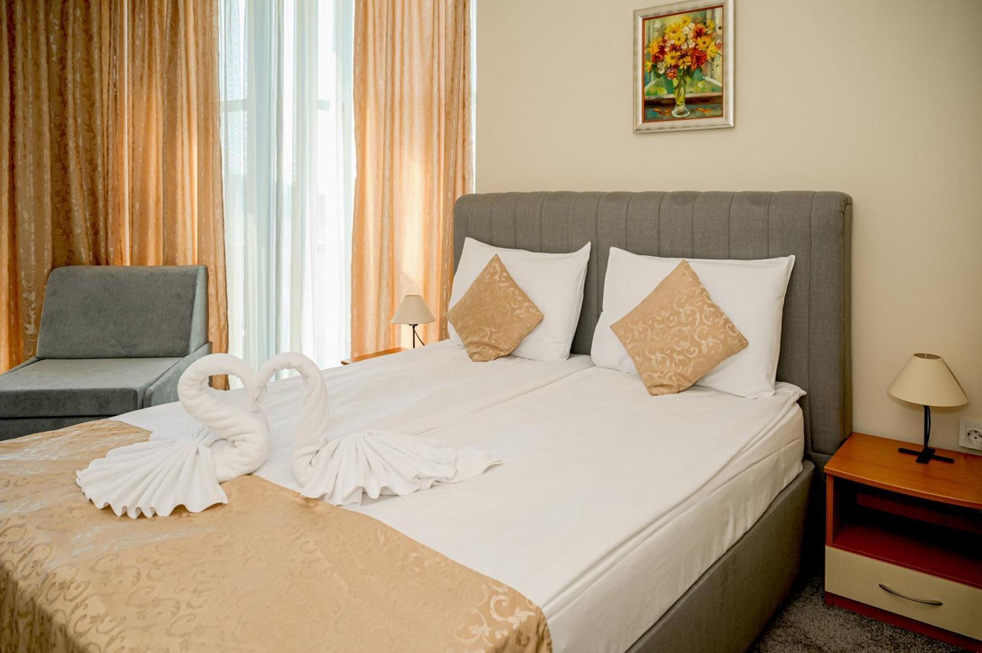 Paradise Hotel & Relax Center Pomorie Buitenkant foto