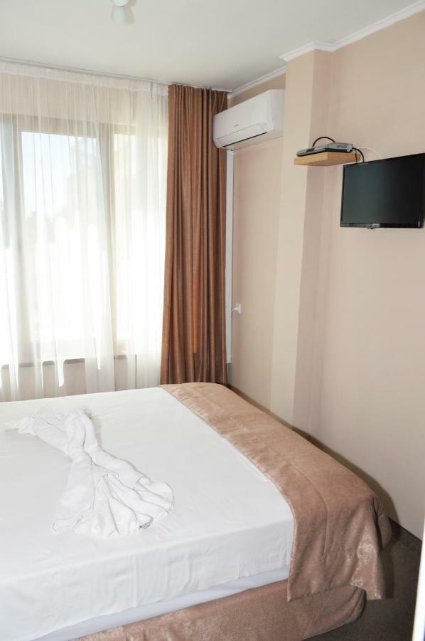 Paradise Hotel & Relax Center Pomorie Buitenkant foto