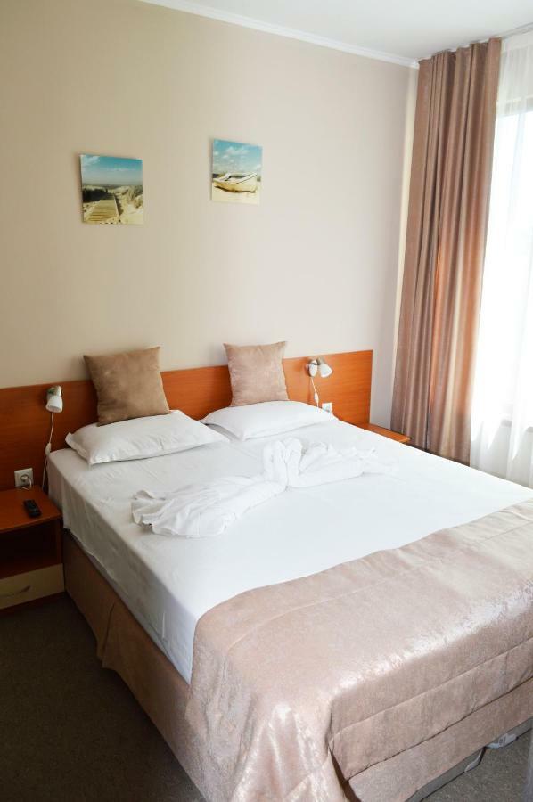 Paradise Hotel & Relax Center Pomorie Buitenkant foto